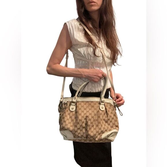 Gucci Brown and Cream Shoulder Bag with Monogram Pattern - Picture 1 of 15